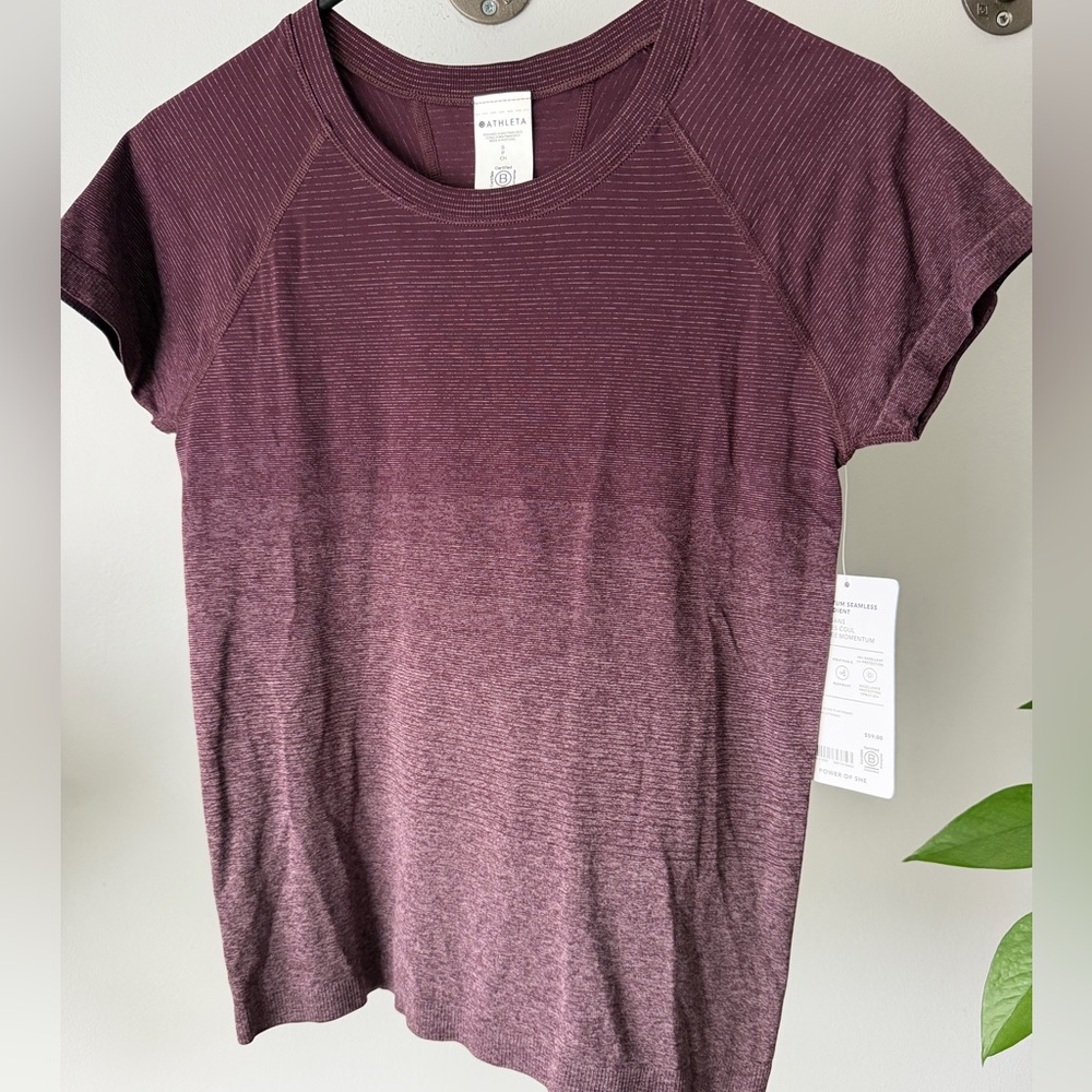 NWT Athleta Momentum Seamless Tee Women’s Small Gradient Plum Short Sleeve.